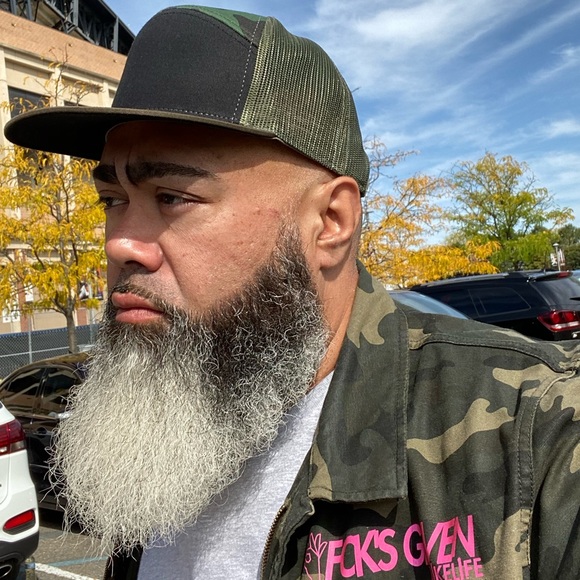 Meet your Posher, Carlos - Picture 1 of 2